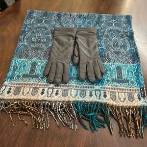 Scarf and glove lot